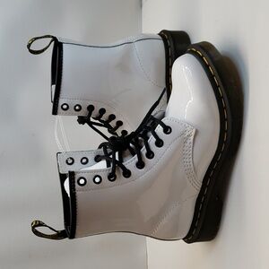 NWOB DR. MARTENS 1460 Patent Leather Boots White Size US L 6 UK 4